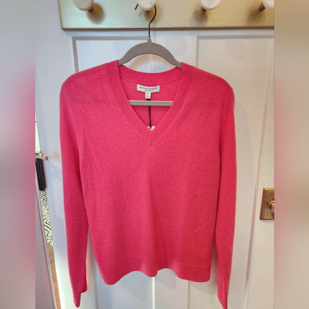Banana Republic Lightweight V-neck Cashmere Sweater